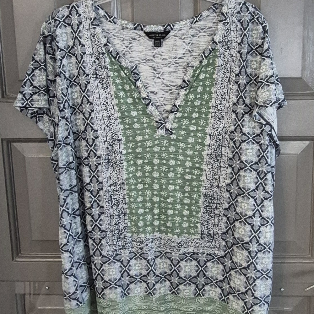 Lucky Brand Blue and Green Patterned V-Neck T-shirt Size XL